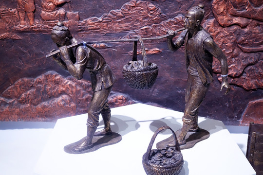 传统采煤工人雕塑