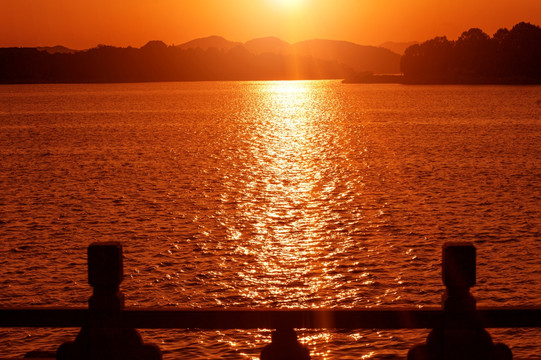 贵阳红枫湖日落