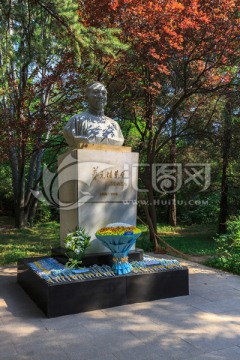 北京大学校园蔡元培塑像铜像