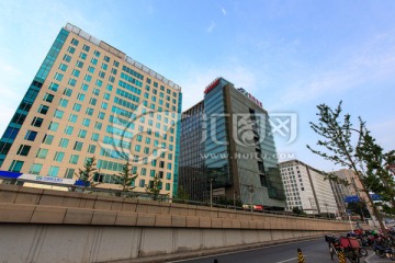 中关村创业大街街景朔黄铁路大厦