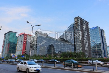 北京四环西路街景辉煌时代大厦
