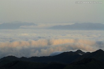 山峦云海