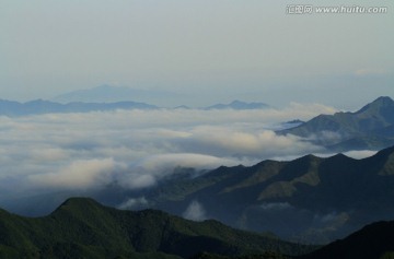 山峦云海