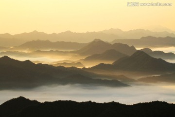 山峦云海