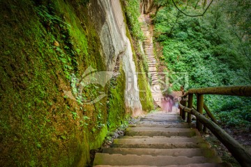 天台山陡峭石阶图片