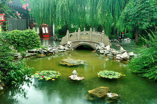 中国园林小桥流水美景