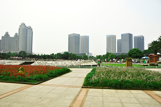 台州市民广场花圃高楼