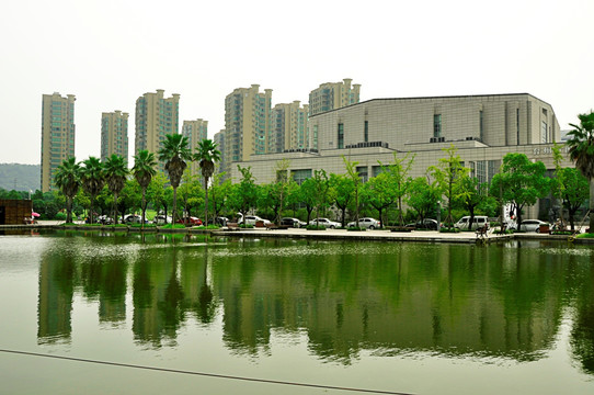 台州市民广场高楼水影