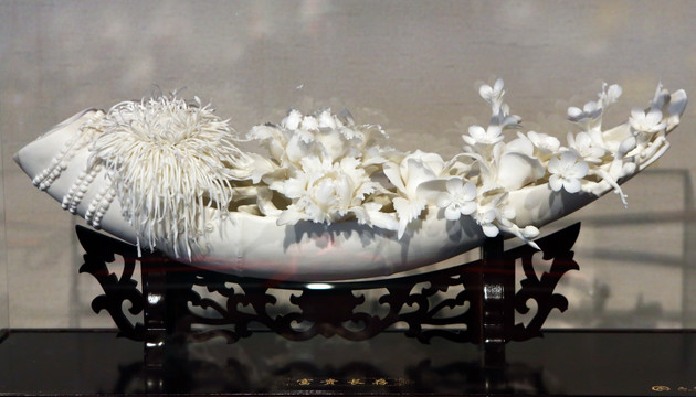 德化瓷花卉摆件