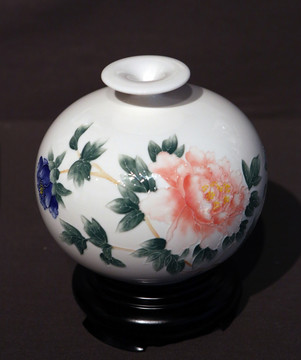 德化瓷手绘花瓶