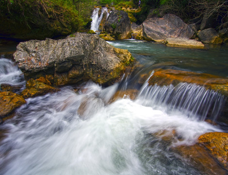 小溪流水