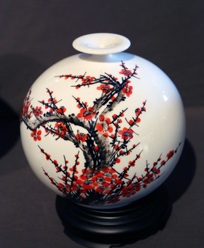 德化瓷花瓶