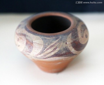 仰韶文化彩绘月亮纹小罐