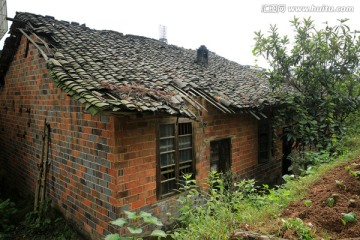 废旧砖木瓦房