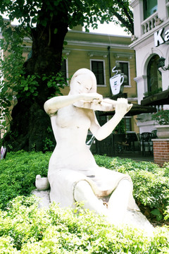 少女小提琴手