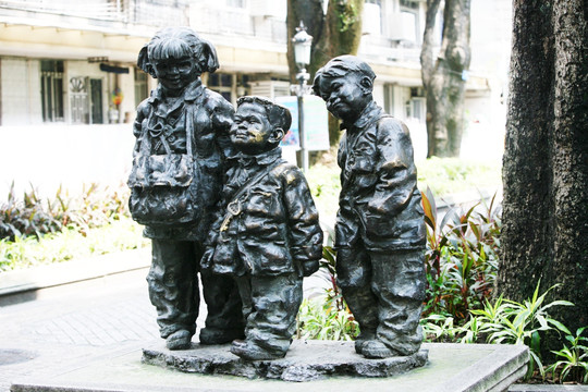 广州 沙面 人物 铜雕 同学