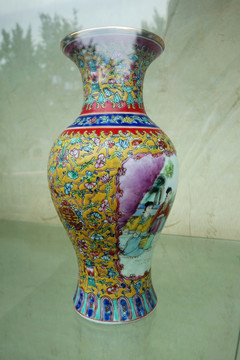 瓷瓶