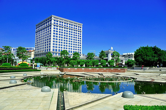 晋江商务楼建筑和公园喷泉