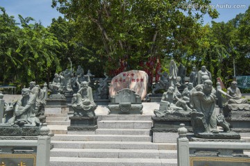 南山寺三十三观音堂十八罗汉雕像