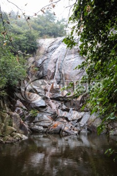 大别山 山路 溪流 巨石