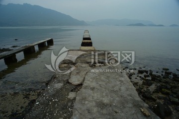 湖泊小石桥
