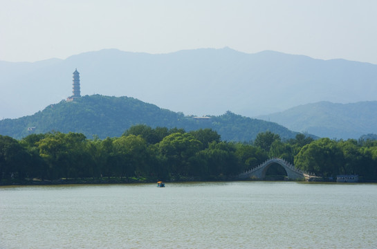 玉峰塔影