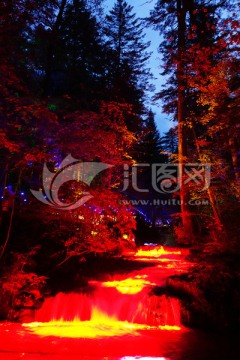 森林小溪灯光夜景
