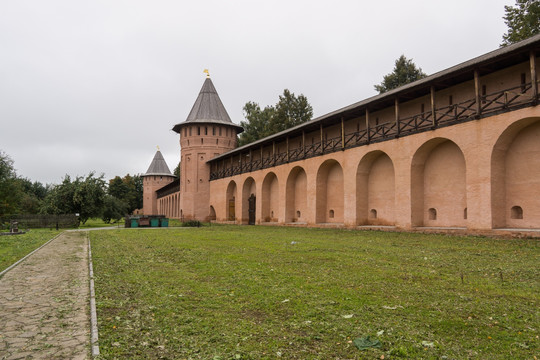 修道院红色围墙城堡