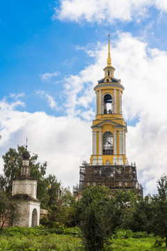 圣袍修道院教堂钟楼