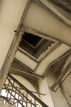 教堂钟楼里的楼梯
