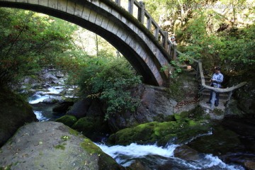 山泉瀑布 桥梁