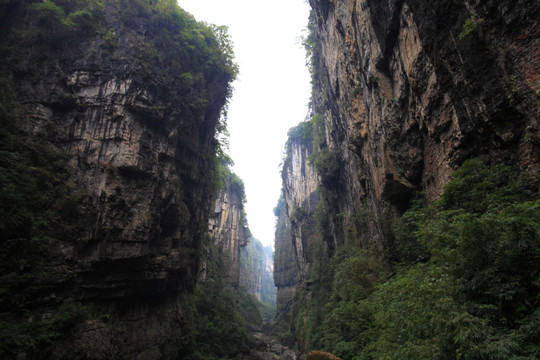 悬崖峭壁 峡谷