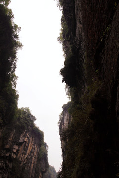 悬崖峭壁 峡谷