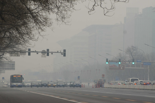 北京街头雾霾