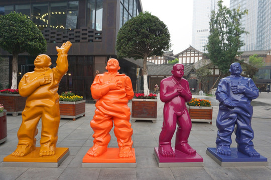 成都兰桂坊街景街头雕塑彩色人像