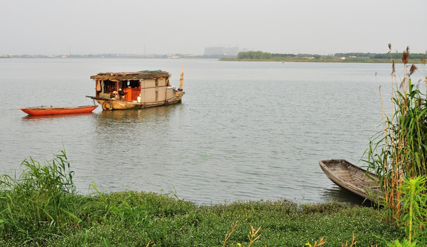 湖泊水岸