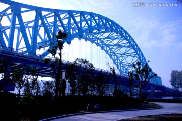 蓝色桥