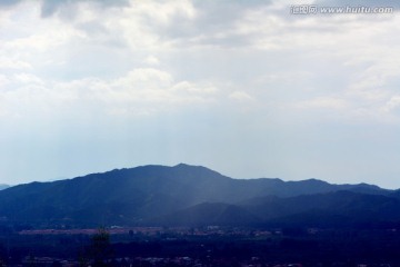 阴雨天的山区