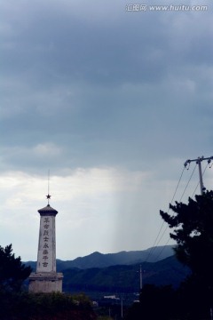 山上的纪念碑