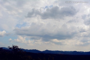 阴雨天的山区