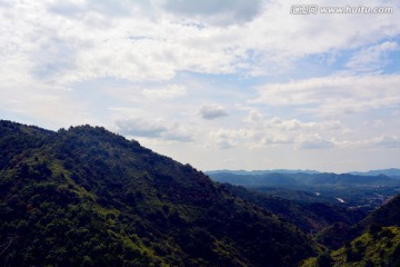 群山连绵