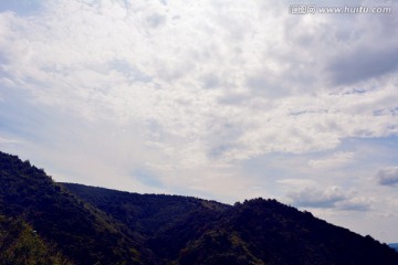 群山连绵