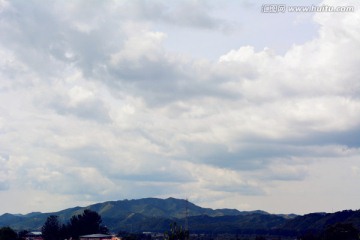 群山连绵