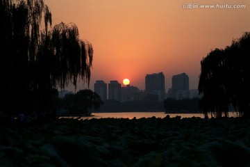 大明湖夕阳