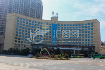 郴州五岭广场华天大酒店正面全景
