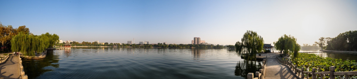湖泊全景图