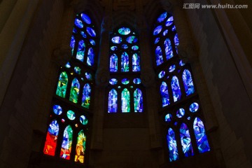 巴塞罗那圣家堂彩绘玻璃窗