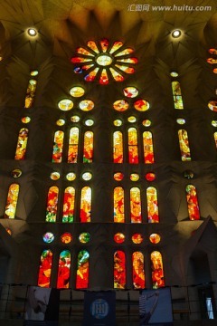 巴塞罗那圣家堂玻璃窗