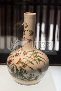 圆口陶瓷瓶