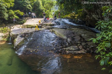 山涧溪流